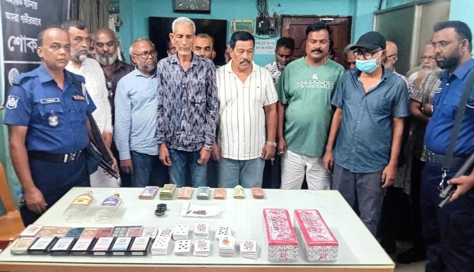 জুয়া ও মাদক সেবনের সময় সদর বিএনপির সভাপতিসহ ৩৫ জন আটক