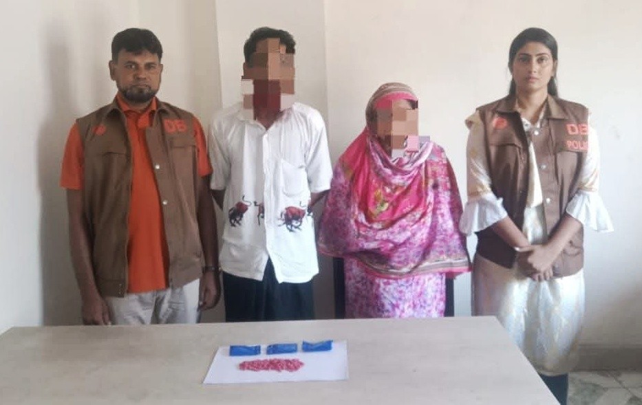 ৫৫০ পিস ইয়াবা ট্যাবলেটসহ মাসুকুর ও হাওয়াকে গ্রেফতার করেছে ডিবি পুলিশ