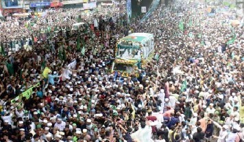 চট্টগ্রামে জশনে জুলুসে অসুস্থ ও পদদলিত হয়ে প্রাণ গেল ২ জনের