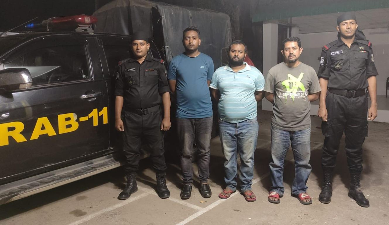 কুমিল্লায় ২০ কেজি গাঁজাসহ তিনজন গ্রেফতার
