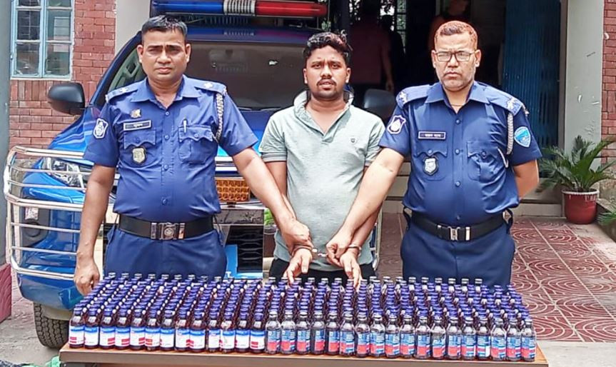 কুমিল্লায় স্কাফ সিরাপ ও ফেন্সিডিলসহ গ্রেফতার ১
