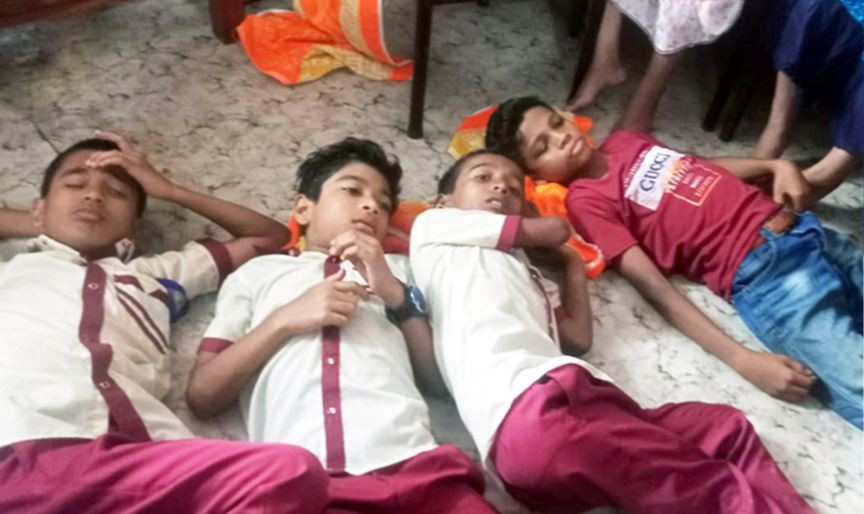 তীব্র গরমে শ্রেণিকক্ষে অসুস্থ ৩০ শিক্ষার্থী