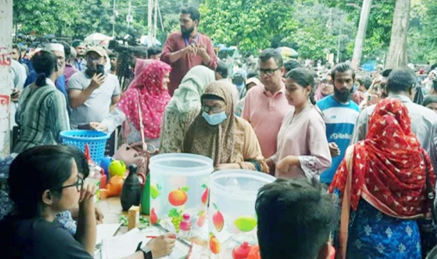৬ষ্ঠ দিনের মতো গণত্রাণ সংগ্রহ চলছে টিএসসিতে