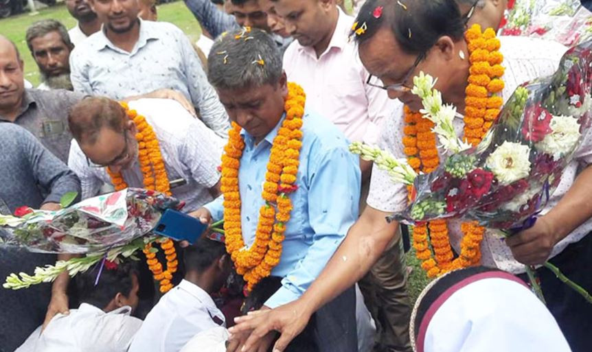 ক্ষমা চেয়ে সেই ৪ শিক্ষককে ফেরালো শিক্ষার্থীরা