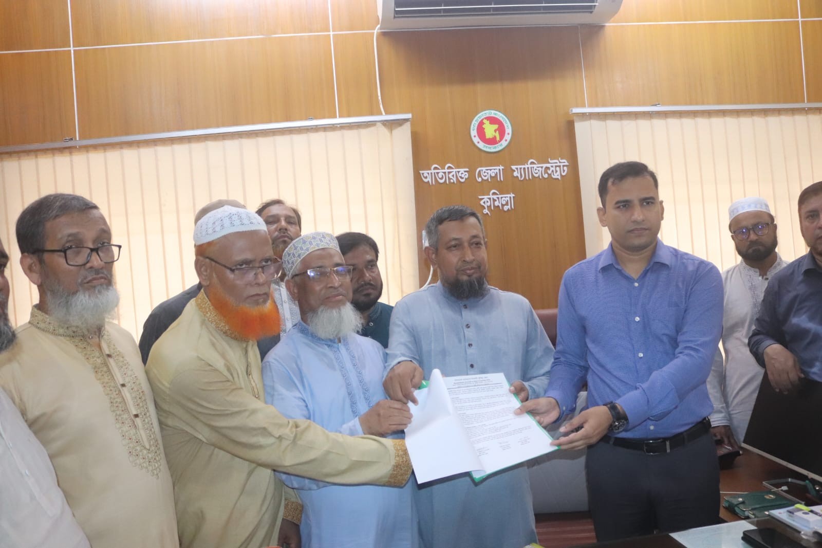 জুলাই সনদ ও পিআরসহ পাঁচ দফা দাবিতে কুমিল্লায় জামায়াতের স্মারকলিপি প্রদান