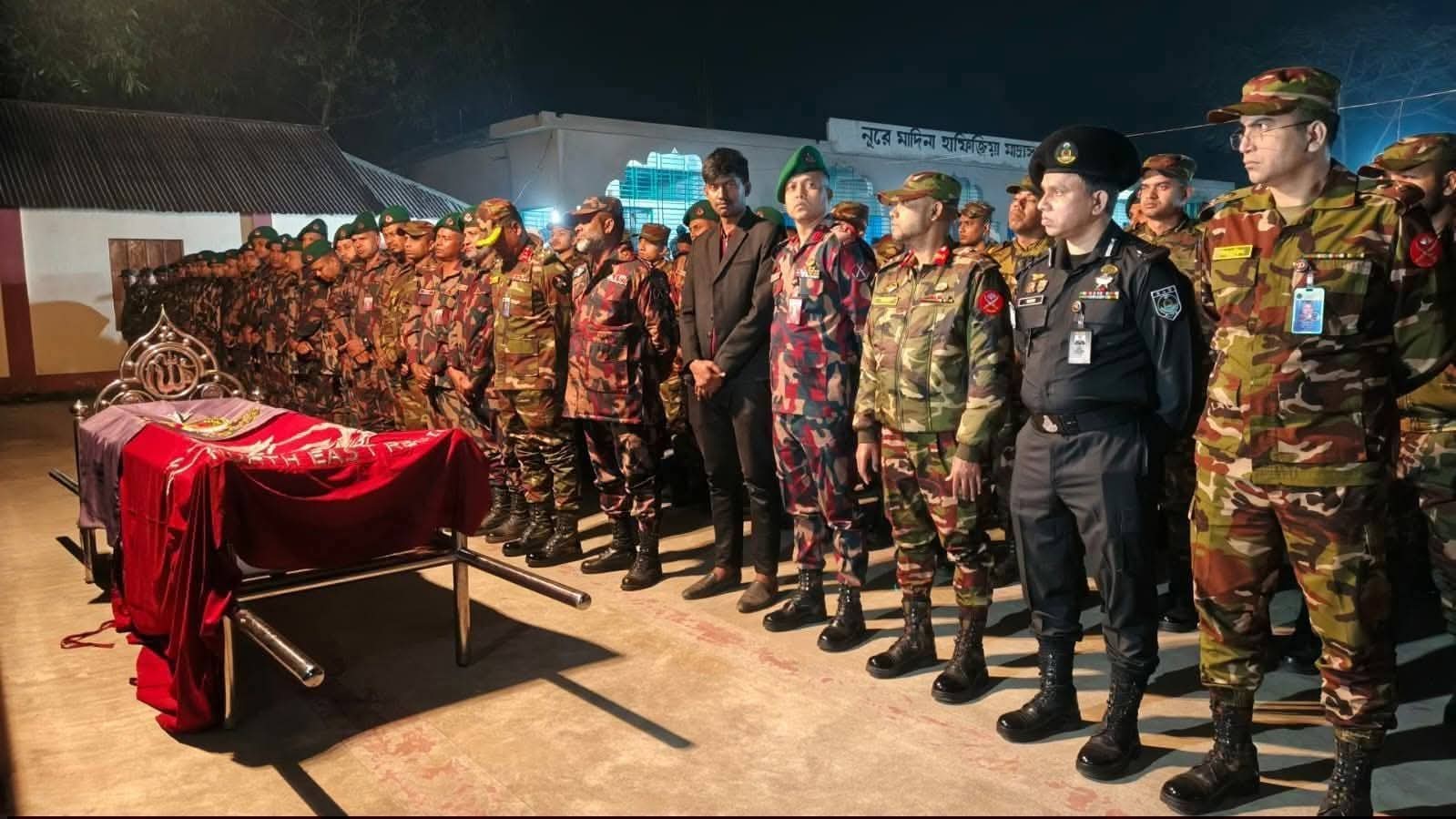 কুমিল্লায় গার্ড অব অনার দিয়ে নিহত র‍্যাব সদস্যের দাফন সম্পন্ন