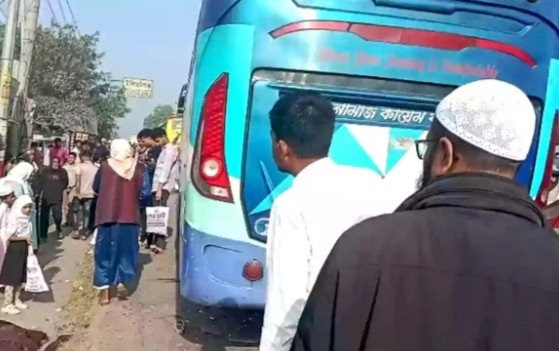 কুমিল্লায় বাসচাপায় নারী ও শিশুসহ দুই জন নিহত