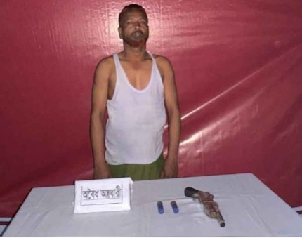 কুমিল্লায় যৌথ বাহিনীর অভিযানে অস্ত্রসহ গ্রেপ্তার ১