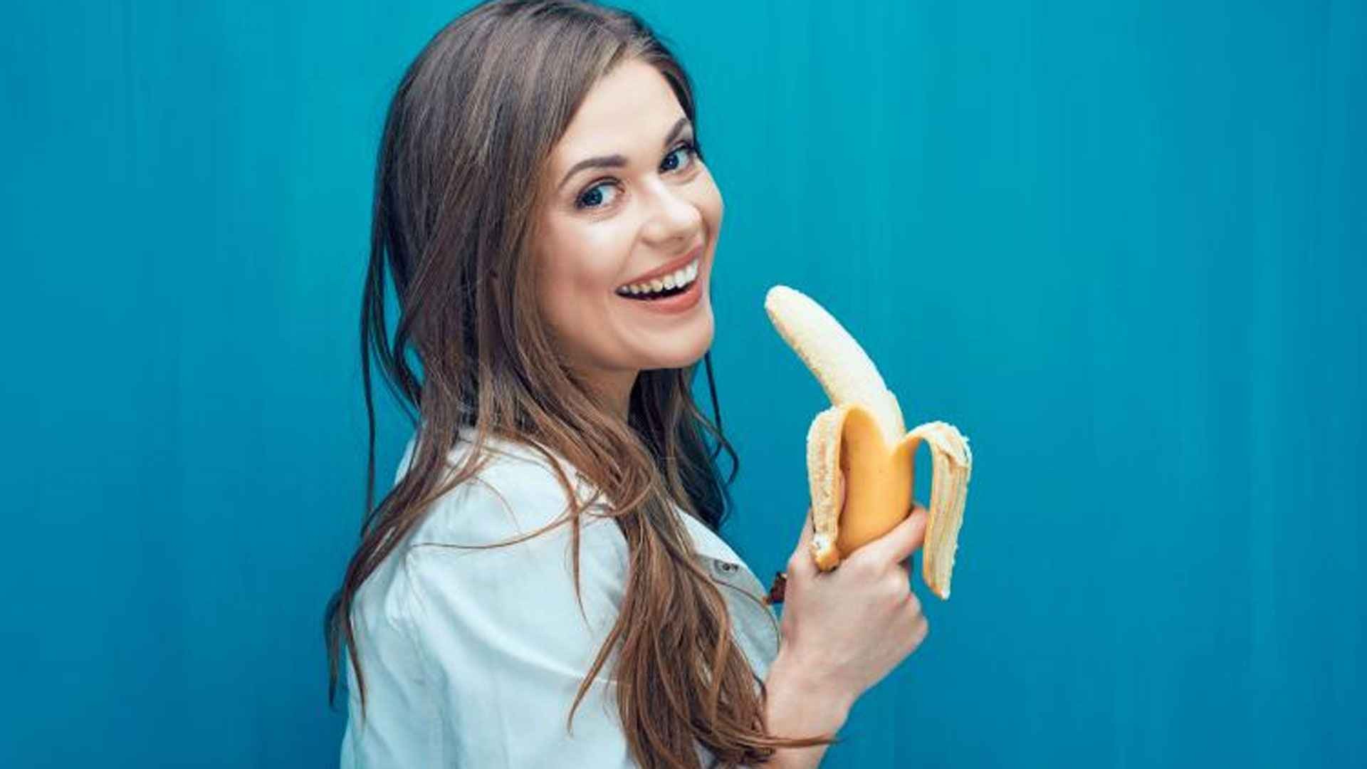 কলা কেন সোজা হয় না?